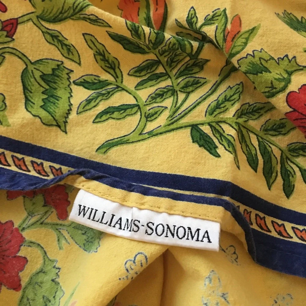 Williams Sonoma cotton French country tablecloth bees yellow 70” round